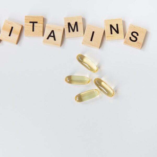 Witaminy i regeneracja: Kluczowe funkcje duetu A + E w organizmie oraz objawy ich niedoboru
