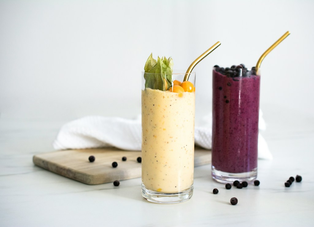 Smoothie na śniadanie w 5 minut — przepisy, które robisz bez wyciągania dużego blendera